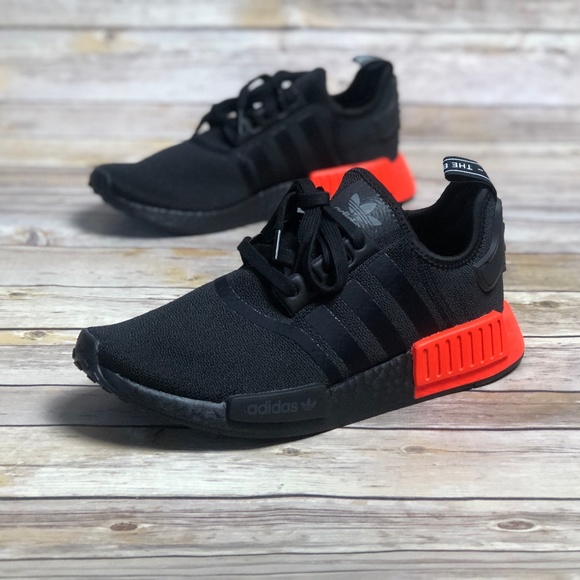 nmd r1 core black solar red